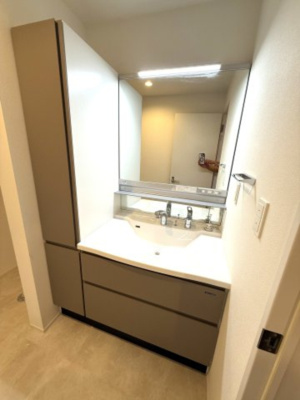 【独立洗面台】 | 【仲介手数料５２０万円が無料！】■豪徳寺駅５分■デザイナーズハウス | 諸費用５２０万円ＯＦＦです！
決算特別キャンペーン！
家計応援サービスの限界に挑戦中！
■豪徳寺駅５分
■木製サッシを採用するモダンナチュラルデザイン
■準耐火構造
■内覧可能