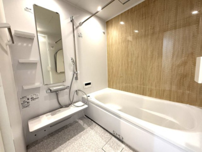 【浴室】 | 【仲介手数料５２０万円が無料！】■豪徳寺駅５分■デザイナーズハウス | 諸費用５２０万円ＯＦＦです！
決算特別キャンペーン！
家計応援サービスの限界に挑戦中！
■豪徳寺駅５分
■木製サッシを採用するモダンナチュラルデザイン
■準耐火構造
■内覧可能