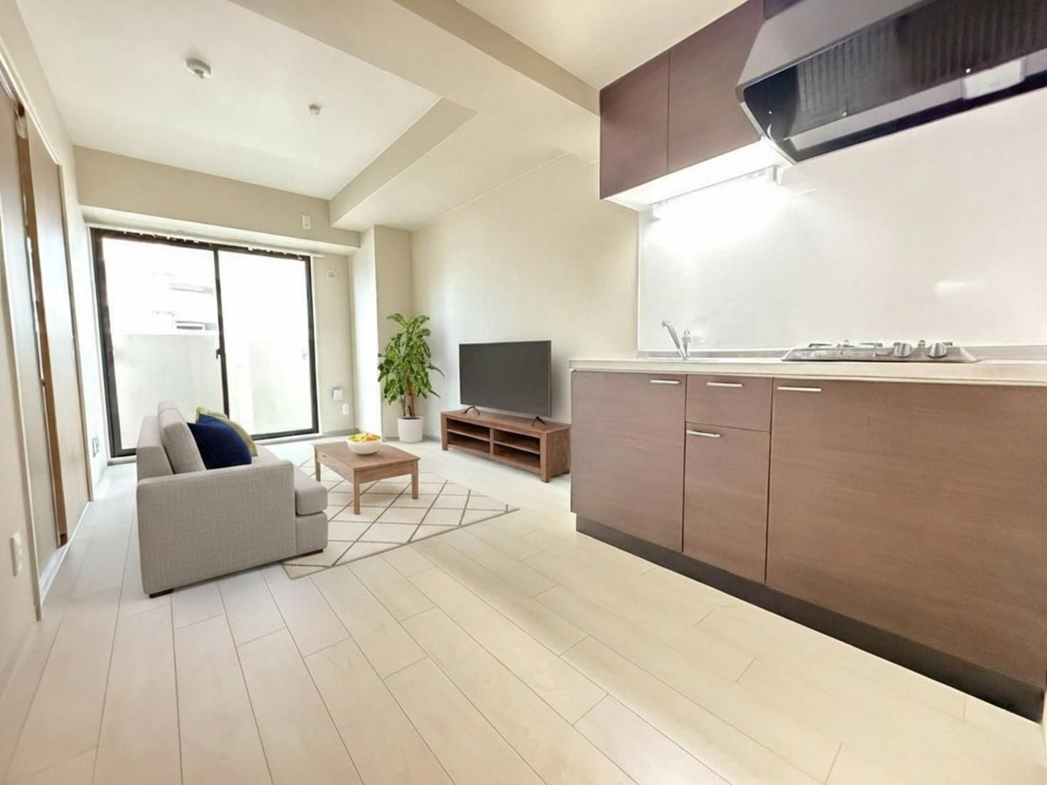 NINE RESIDENCEの居間・リビング|家具家電はイメージの為付属品ではございません