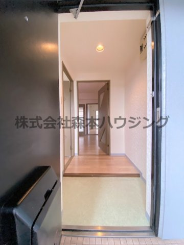【内装】 | 　グランドヴィラ香里 | ※同タイプ別室の写真を使用しています。
　設備内容や内装色調など相違がある場合は実際のお部屋の現状優先となります。