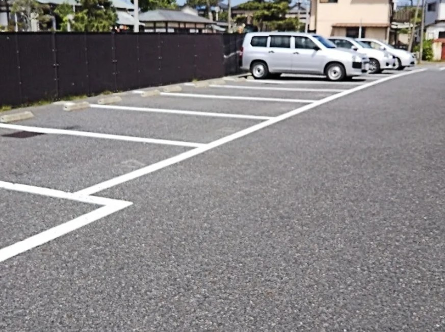 レオネクスト本城第一の駐車場