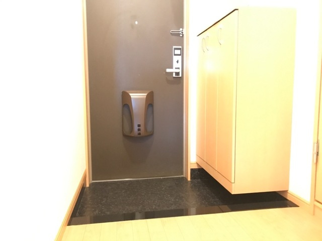 プロニティ青木の玄関|シューズボックス付きの玄関です★