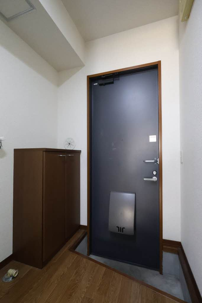 ジェネス寺本の玄関