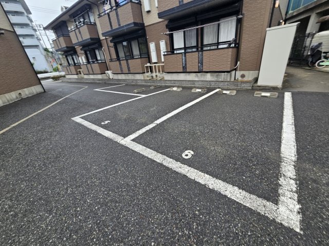 プリシェール西明石Bの駐車場