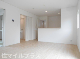 【居間・リビング】 | 矢吹町小松新築一戸建て2棟 | こちらのリビングで趣味の時間をお楽しみください