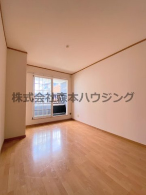 【洋室】 | 　ノーブルビレッジ高柳 | ※同タイプ別室の写真を使用しています。
　設備内容や内装色調など相違がある場合は実際のお部屋の現状優先となります。