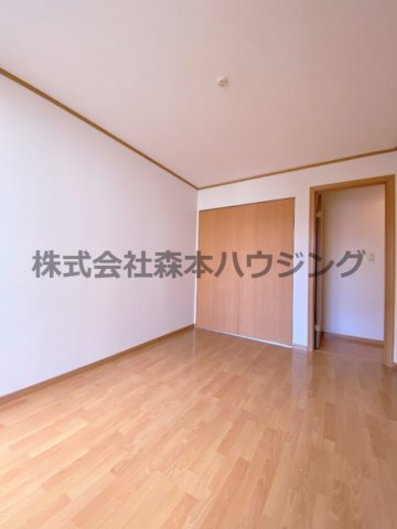 【洋室】 | 　ノーブルビレッジ高柳 | ※同タイプ別室の写真を使用しています。
　設備内容や内装色調など相違がある場合は実際のお部屋の現状優先となります。