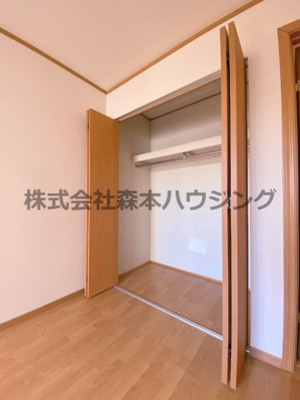 【収納】 | 　ノーブルビレッジ高柳 | ※同タイプ別室の写真を使用しています。
　設備内容や内装色調など相違がある場合は実際のお部屋の現状優先となります。