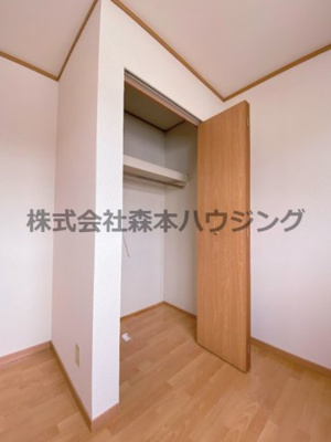 【収納】 | 　ノーブルビレッジ高柳 | ※同タイプ別室の写真を使用しています。
　設備内容や内装色調など相違がある場合は実際のお部屋の現状優先となります。