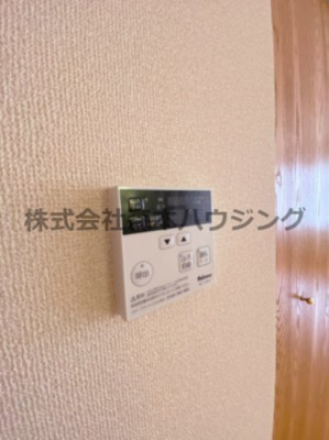 【設備】 | 　ノーブルビレッジ高柳 | ※同タイプ別室の写真を使用しています。
　設備内容や内装色調など相違がある場合は実際のお部屋の現状優先となります。