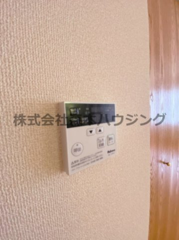 【設備】 | 　ノーブルビレッジ高柳 | ※同タイプ別室の写真を使用しています。
　設備内容や内装色調など相違がある場合は実際のお部屋の現状優先となります。