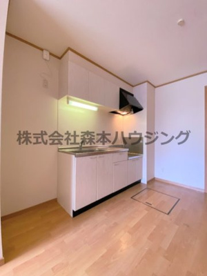 【キッチン】 | 　ノーブルビレッジ高柳 | ※同タイプ別室の写真を使用しています。
　設備内容や内装色調など相違がある場合は実際のお部屋の現状優先となります。