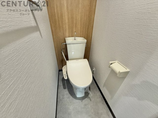 温水洗浄便座付きのトイレです♪