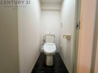 温水洗浄便座付きのトイレです♪