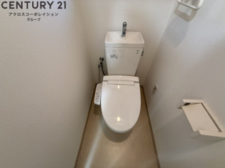 温水洗浄便座付きのトイレです♪