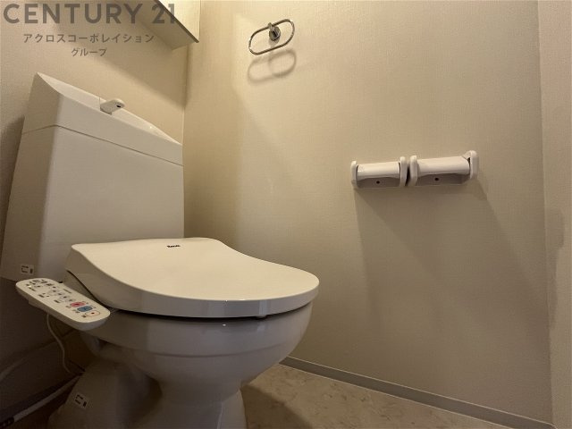 温水洗浄便座付きのトイレです♪