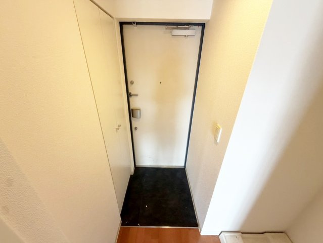 ドゥーエ江坂Ⅲの玄関