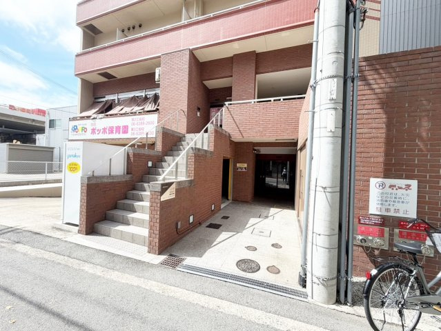 ドゥーエ江坂Ⅲのエントランス