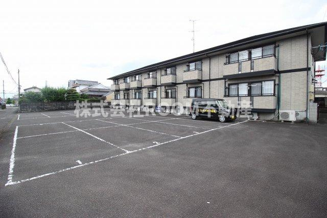 天神ハイツの駐車場|駐車場があるので、車を買う予定の方も安心です