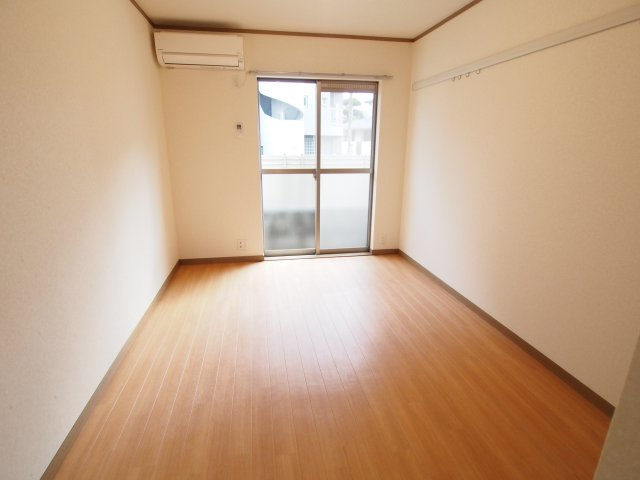 【居間・リビング】 | メゾンスズエン | 同物件別部屋の参考写真