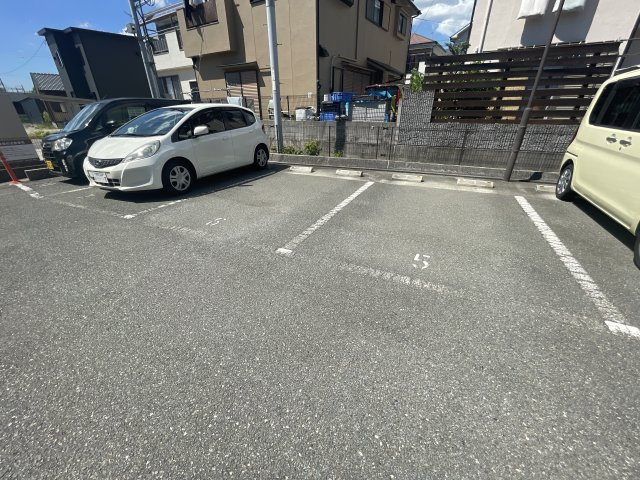リバーハイム谷八木の駐車場