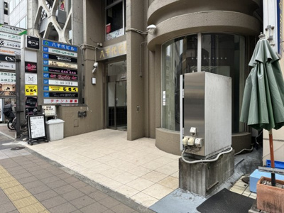 【エントランス】 | 八千代ビル