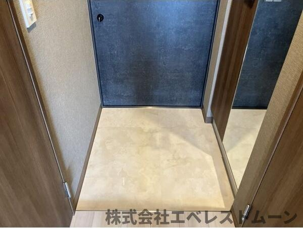 メイクスWアート金山ウエストの玄関|落ち着いた玄関です