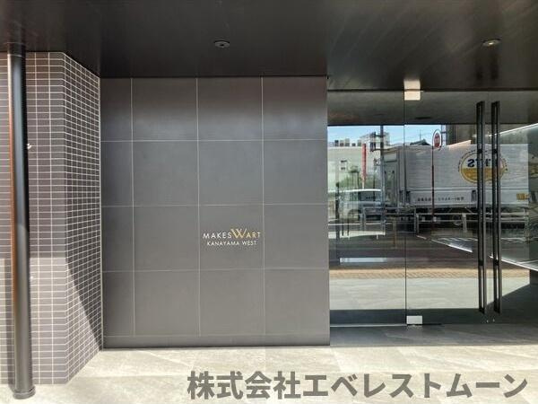 メイクスWアート金山ウエストのエントランス|清潔なエントランスです