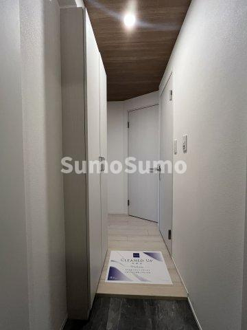 レジディア世田谷若林の玄関|収納もある玄関です