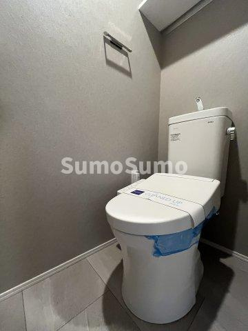 レジディア世田谷若林のトイレ|落ち着いた色調のトイレです