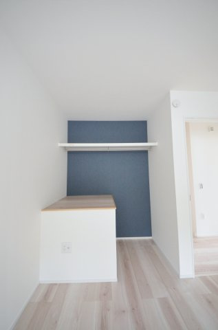 牛田南一丁目の収納|各居室に機能的なクローゼットを完備。タンスなどの大型家具を買い足す必要がないため、お部屋の面積を最大限に活かせます。
