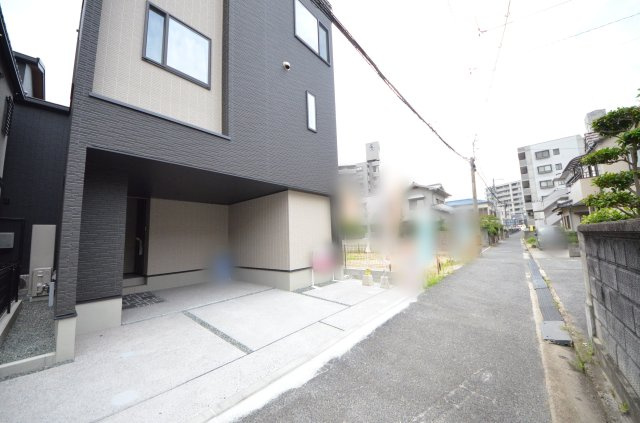 牛田南一丁目の前面道路含む現地写真|前面道路は交通量が少なく駐車楽々
