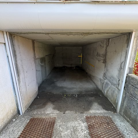 室蘭市幕西町11-9戸建の駐車場