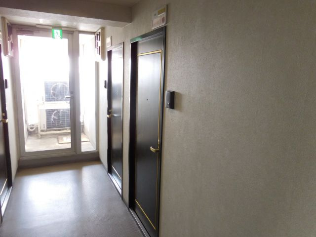 Dwell高槻の玄関