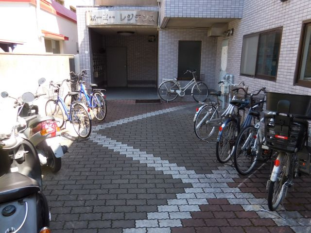 ホーミーレジデンスの駐車場
