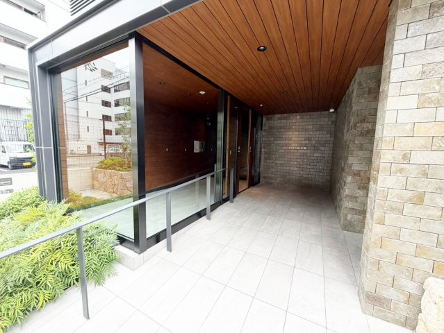 吹田市垂水町３丁目の賃貸マンションのエントランス