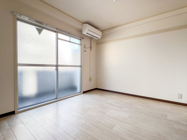 Sun corpoの洋室