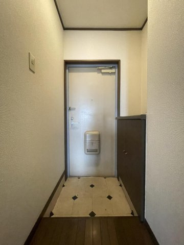 クラウンⅡ津福の玄関|シューズボックス付きの玄関です★