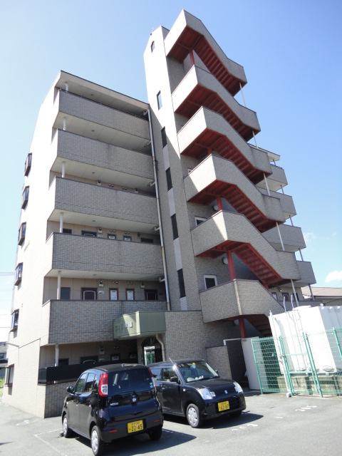 クラウンⅡ津福の駐車場|駐車スペースもあります☆