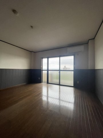 クラウンⅡ津福の寝室|風通しも良い寝室です☆