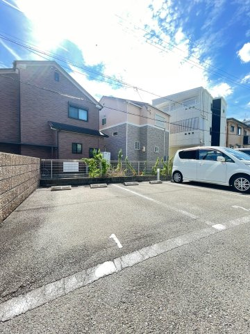 ドルチェ西五百住の駐車場