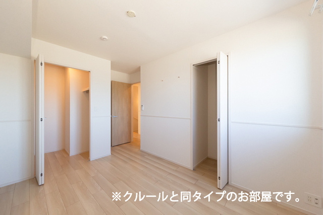 フォーリーフ　クローバーズの寝室|クローゼット付の寝室です☆