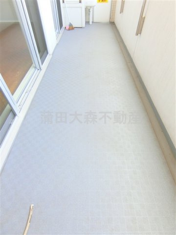 クレッセント東京リプライムのバルコニー|物干し金具付きワイドバルコニー