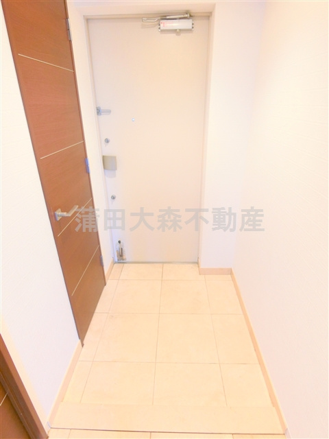クレッセント東京リプライムの玄関
