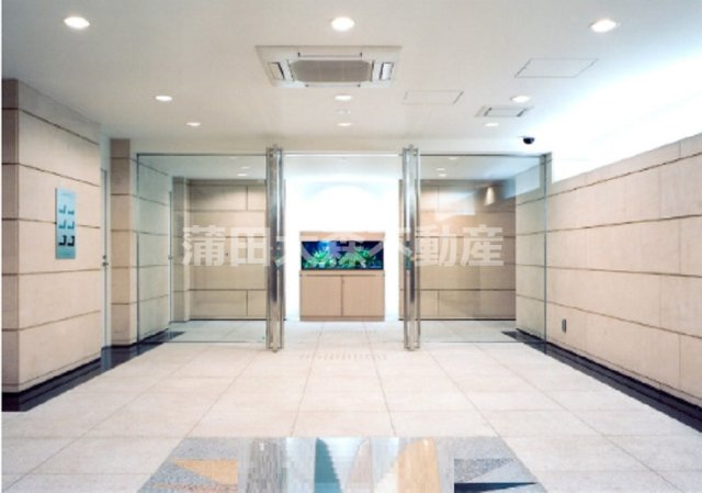 クレッセント東京リプライムのエントランス|防犯カメラTVモニター付オートロック宅配BOXメールBOX管理人室　エントランス　