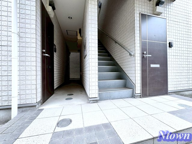 【エントランス】 | NAGOMI | 清潔なエントランスです