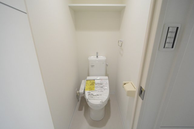 温水洗浄便座付きのトイレです♪