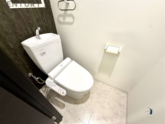 トイレ内に手洗い用の洗面台あり