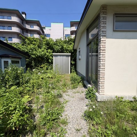 室蘭市絵鞆町2丁目26-21戸建の庭