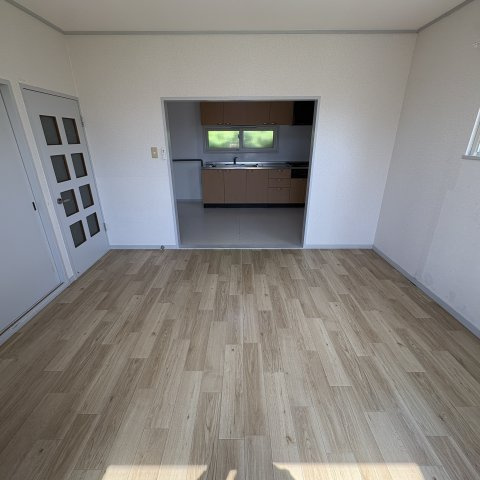 室蘭市絵鞆町2丁目26-21戸建の居間・リビング